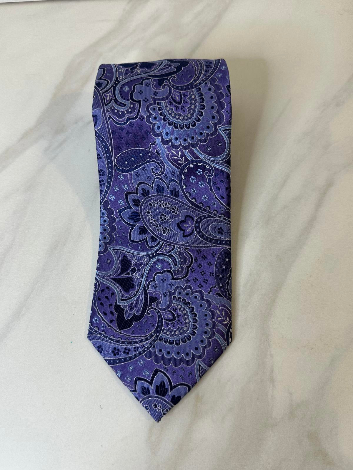 Geoffrey Beene classic corpcore purple paisley/floral silk necktie