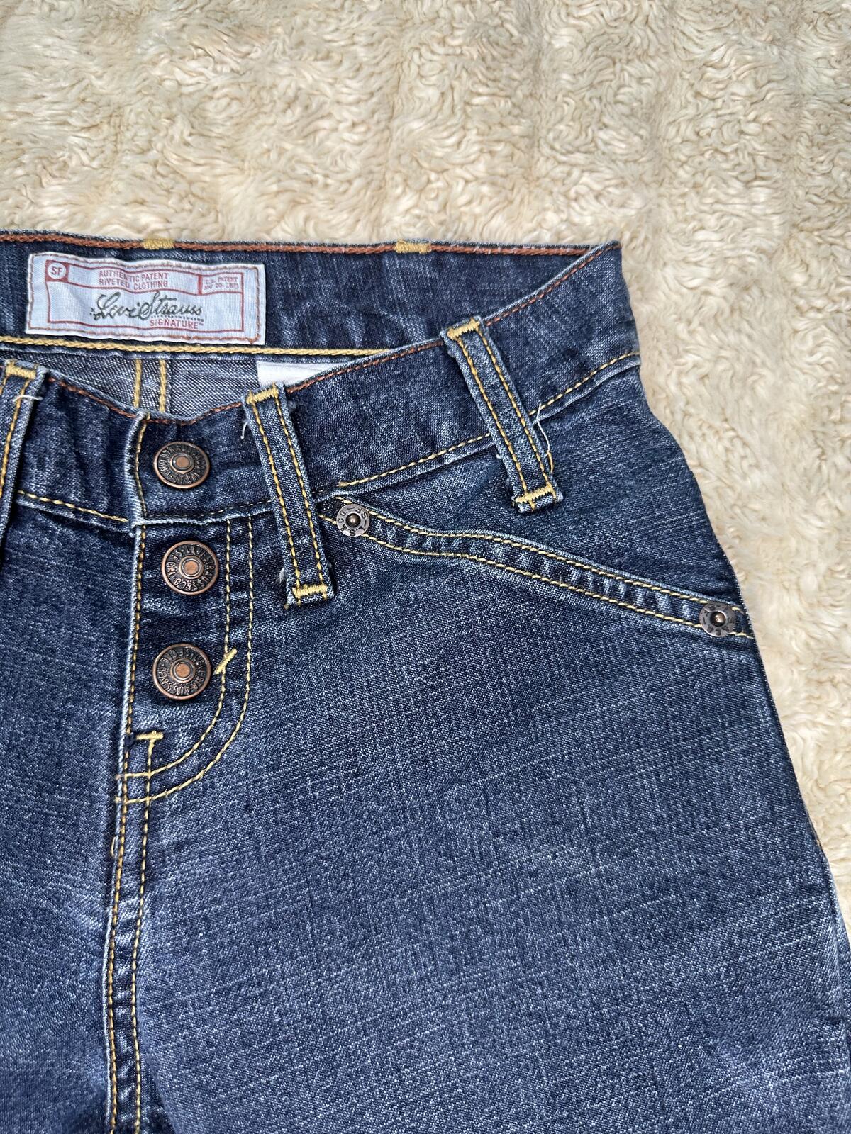 Levi's Strauss Signature Girl's denim jeans Size 7 medium wash relaxed flared