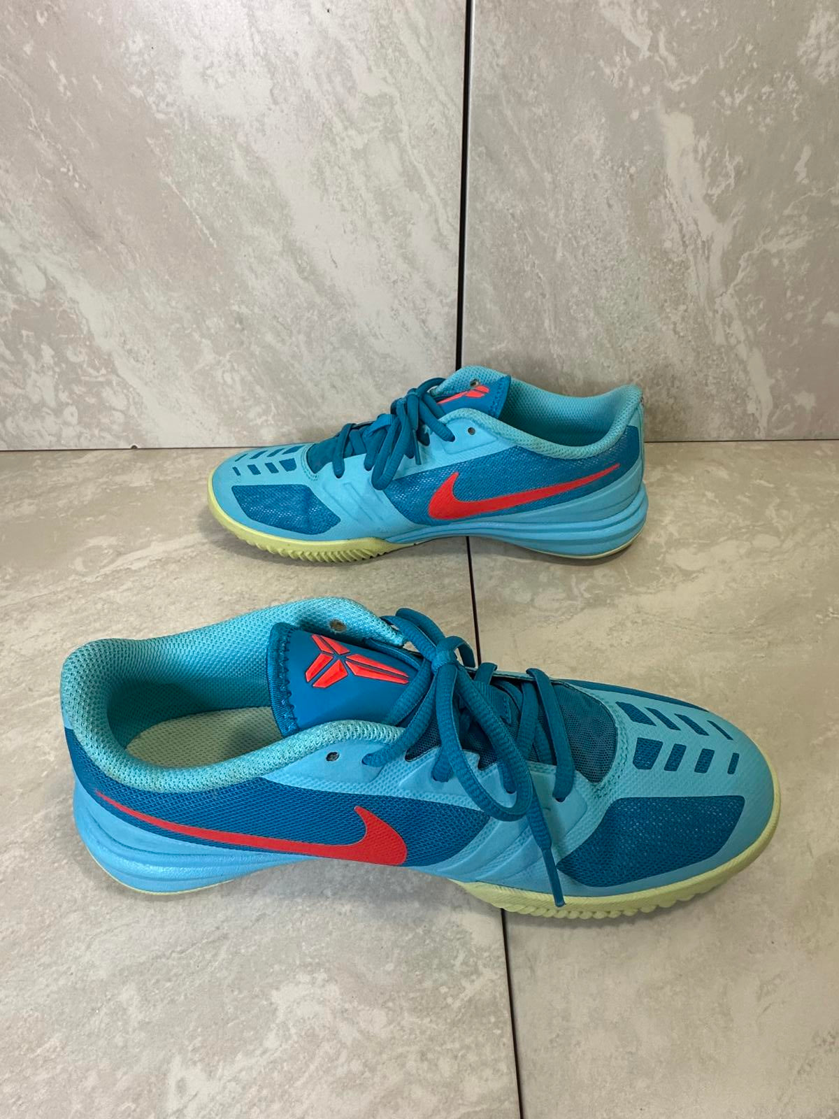 Nike Kobe Mentality teal/red low-top basketball sneakers/shoes Youth Size 6.5