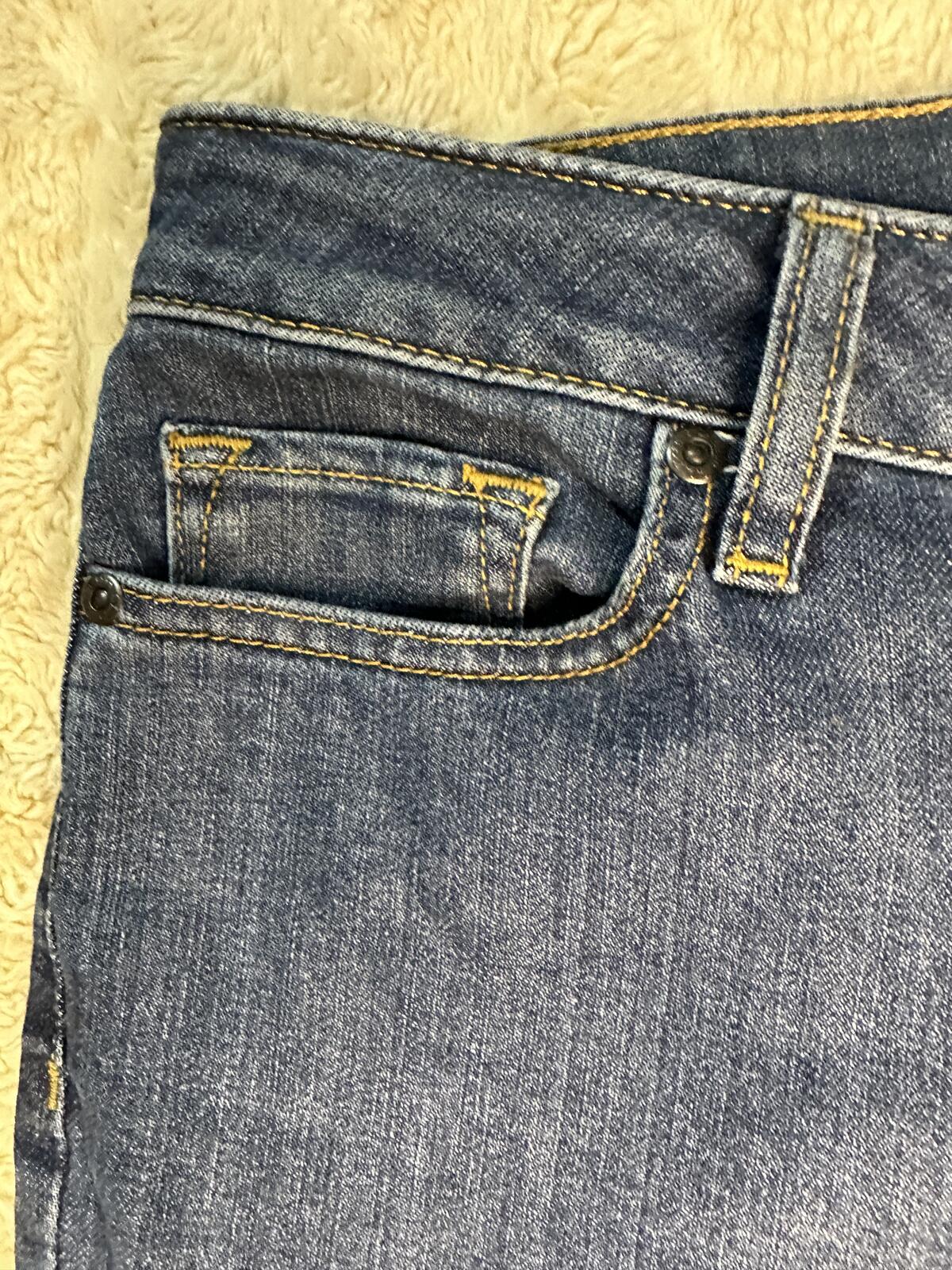 L.L. Bean Classic Fit medium-dark wash mid rise straight leg jeans 4 Med/Tall