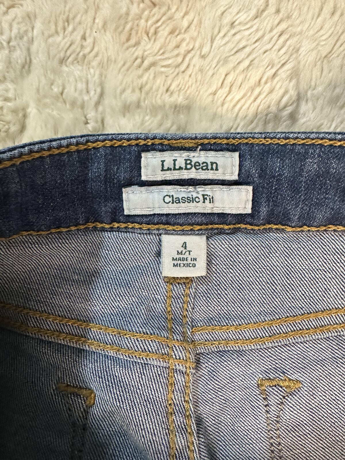 L.L. Bean Classic Fit medium-dark wash mid rise straight leg jeans 4 Med/Tall