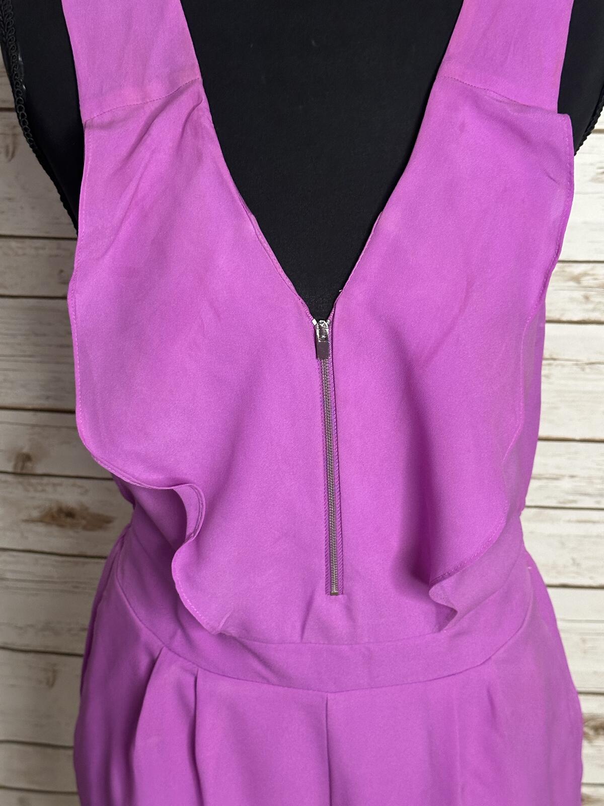 Express ruffled zipper V-neck sleeveless romper Size 6 fuchsia Barbiecore resort
