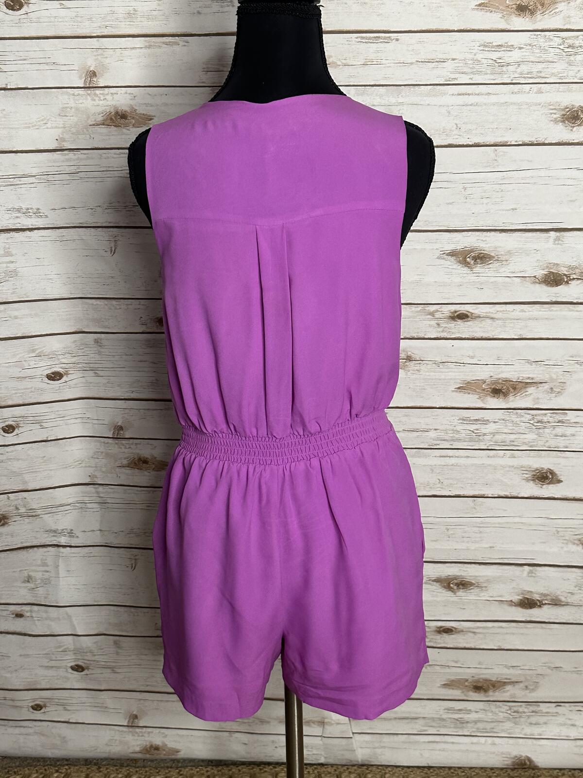 Express ruffled zipper V-neck sleeveless romper Size 6 fuchsia Barbiecore resort