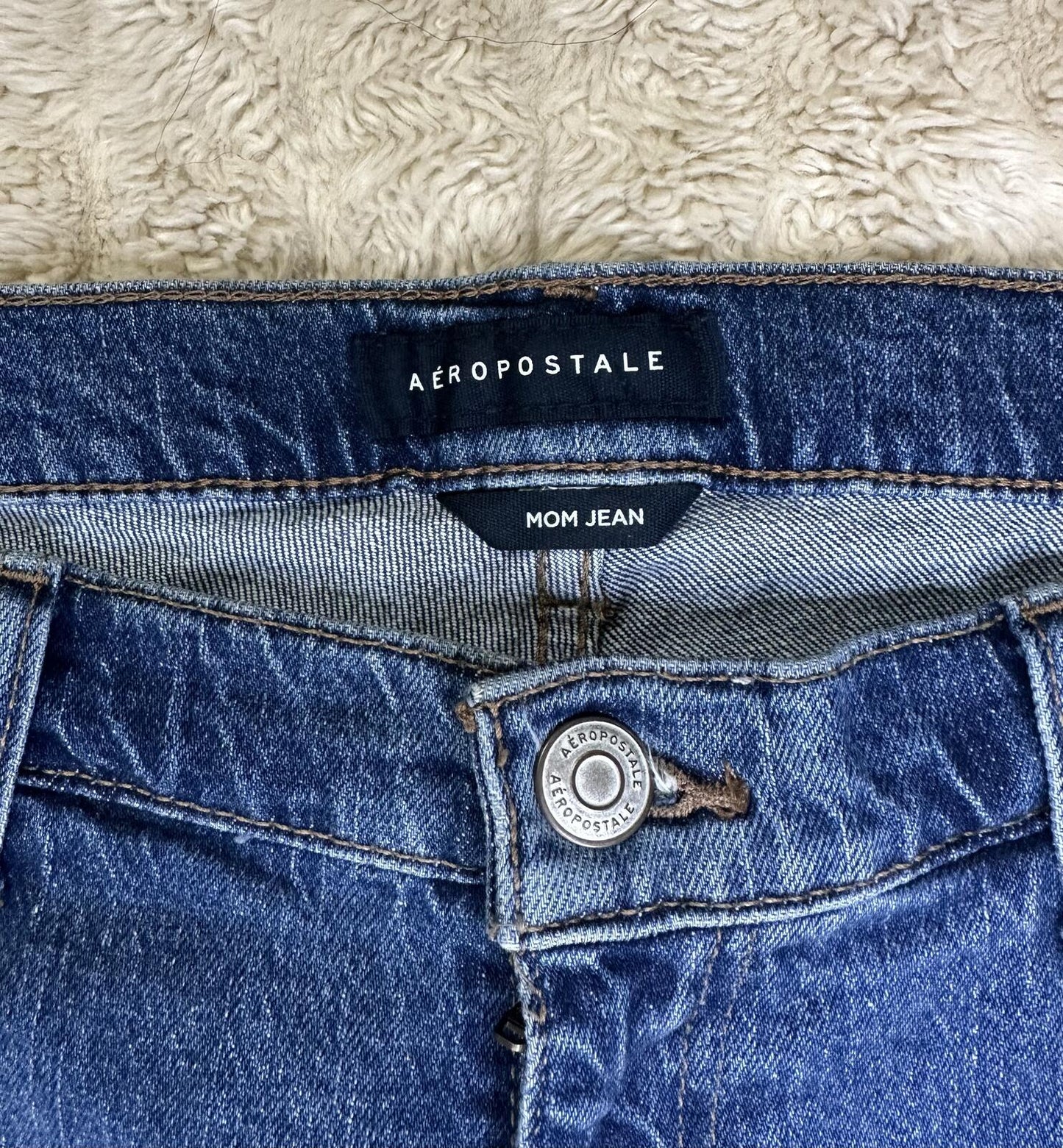 Aeropostale Mom Jean medium wash denim jeans Size 12 high rise vintage-inspired