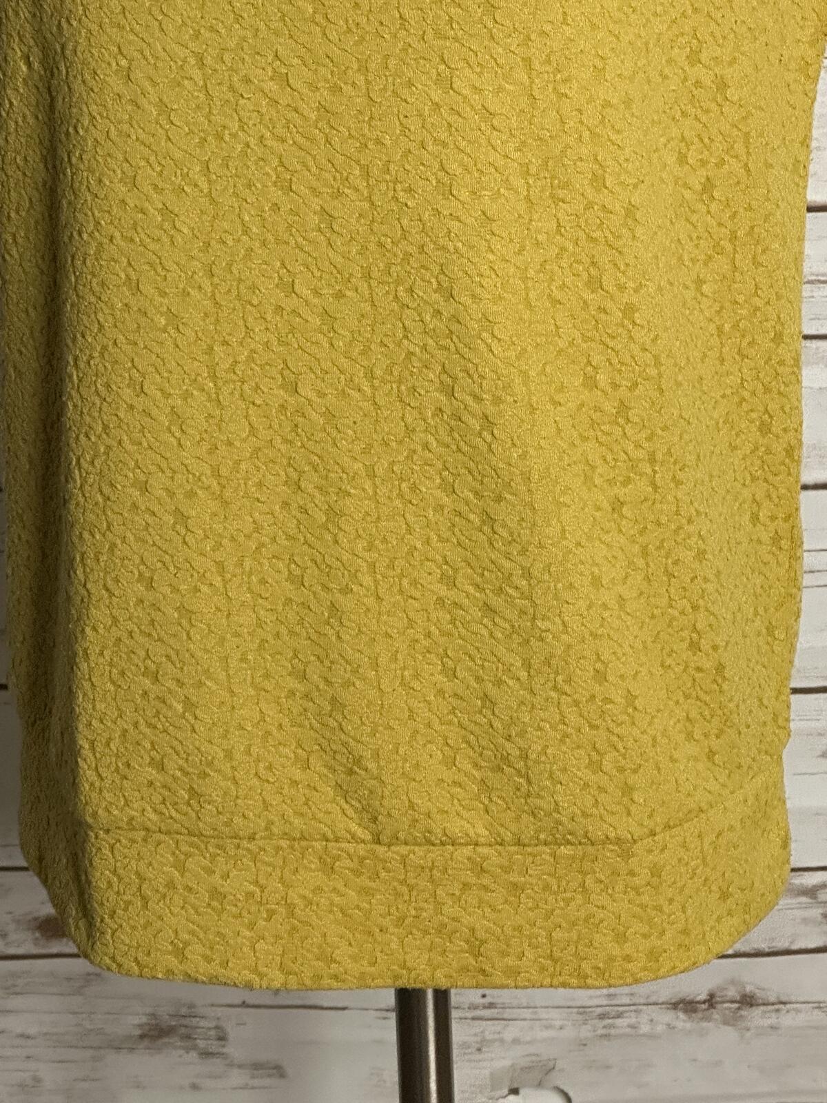 Ann Taylor LOFT textured knit top/blouse Small yellow cap sleeve minimalist