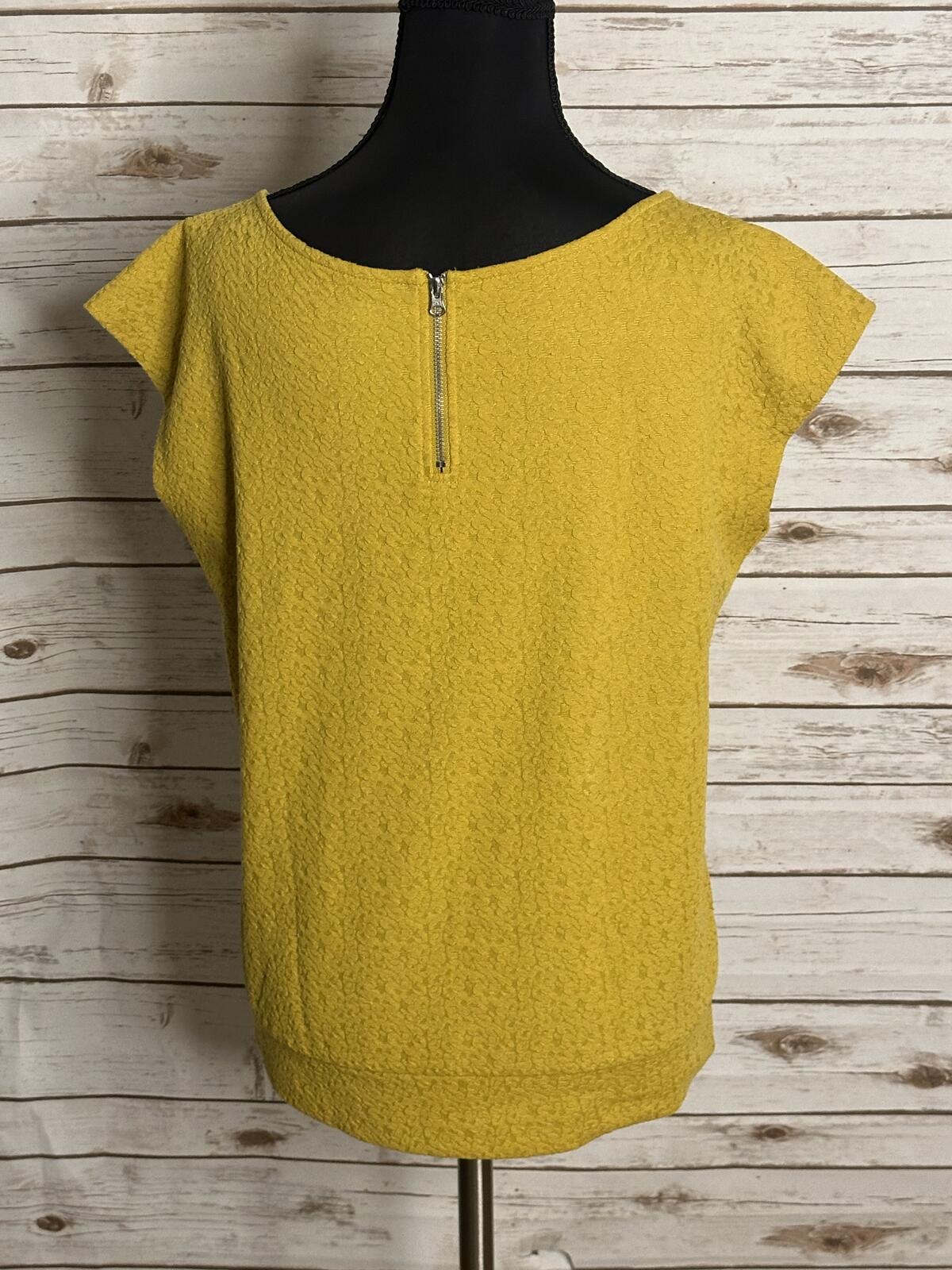 Ann Taylor LOFT textured knit top/blouse Small yellow cap sleeve minimalist