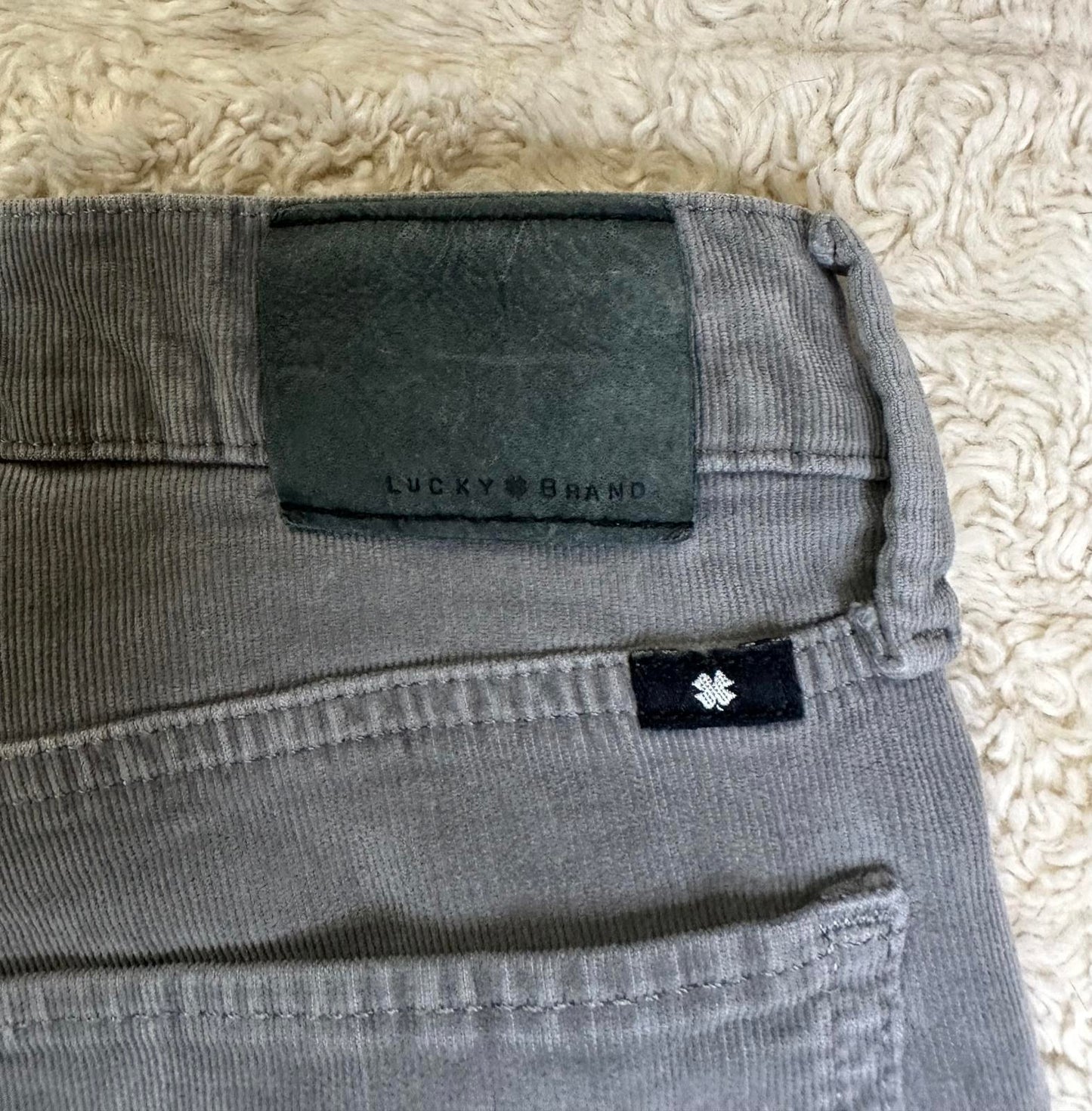 Lucky Brand classic elevated casual grey Brooke Skinny corduroy pants Size 6/29
