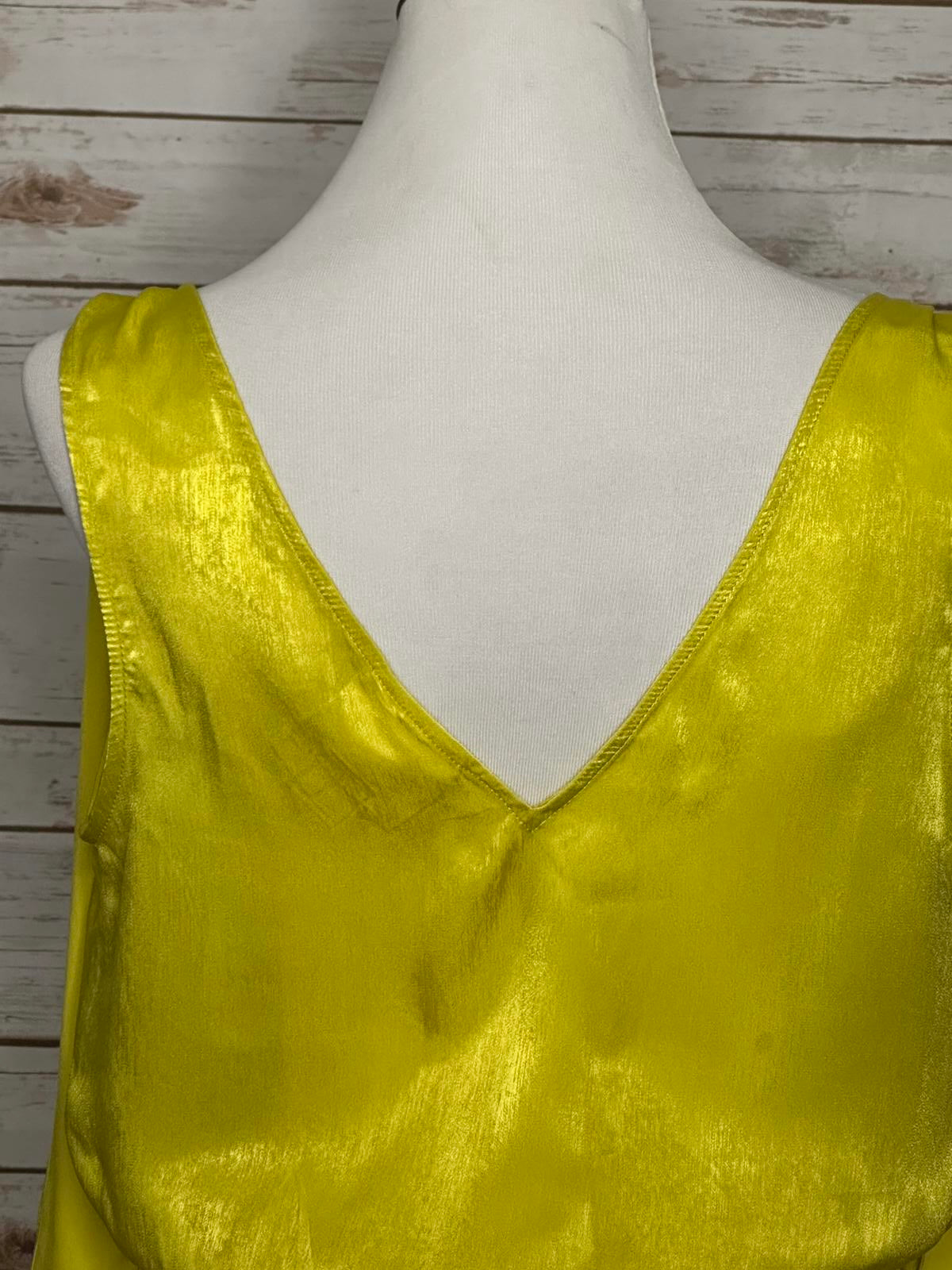 Maeve by Anthropologie Alida chartreuse satin cowl-neck sleeveless blouse Size 4