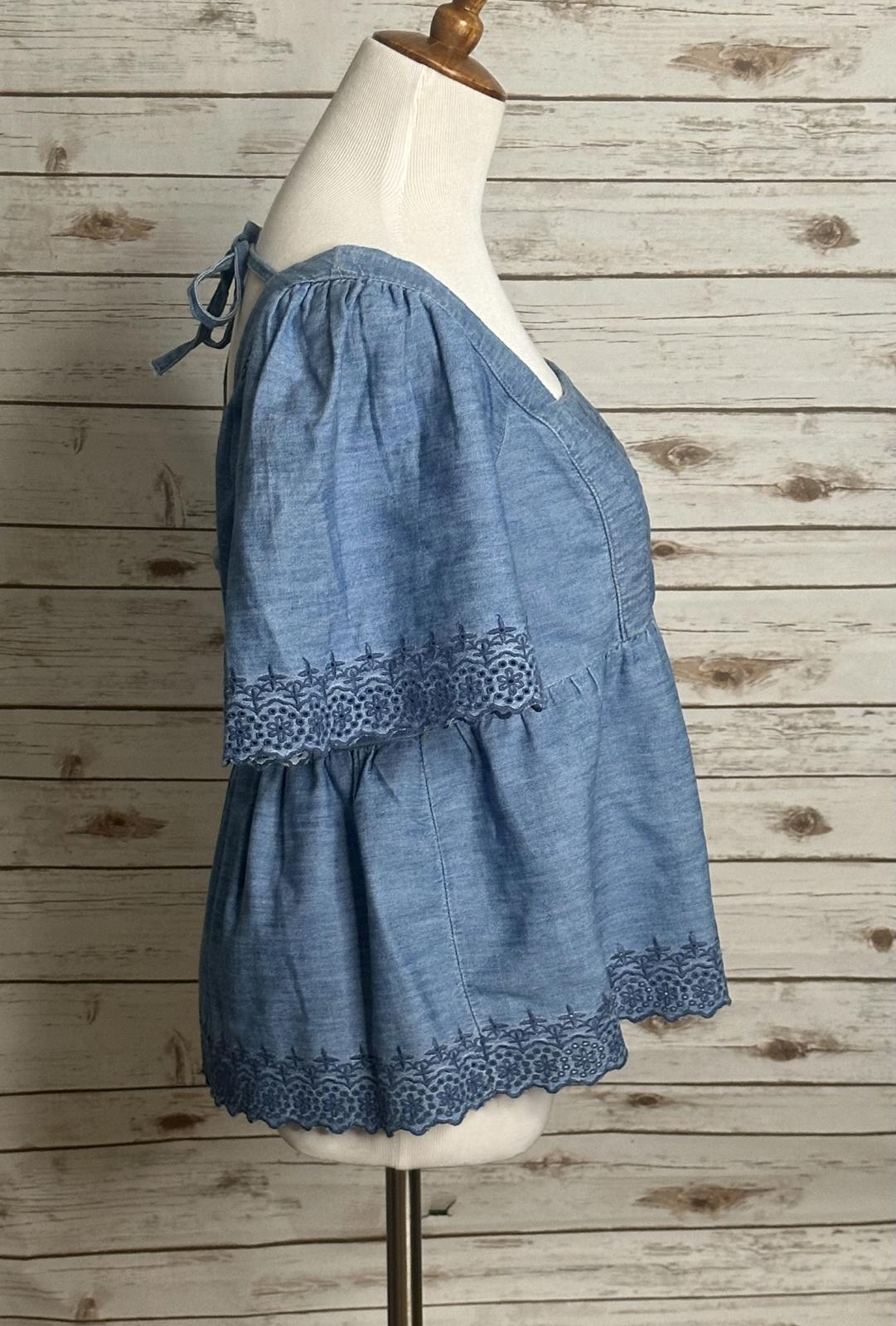 Old Navy cotton chambray embroidered puff short sleeve babydoll top Size Medium