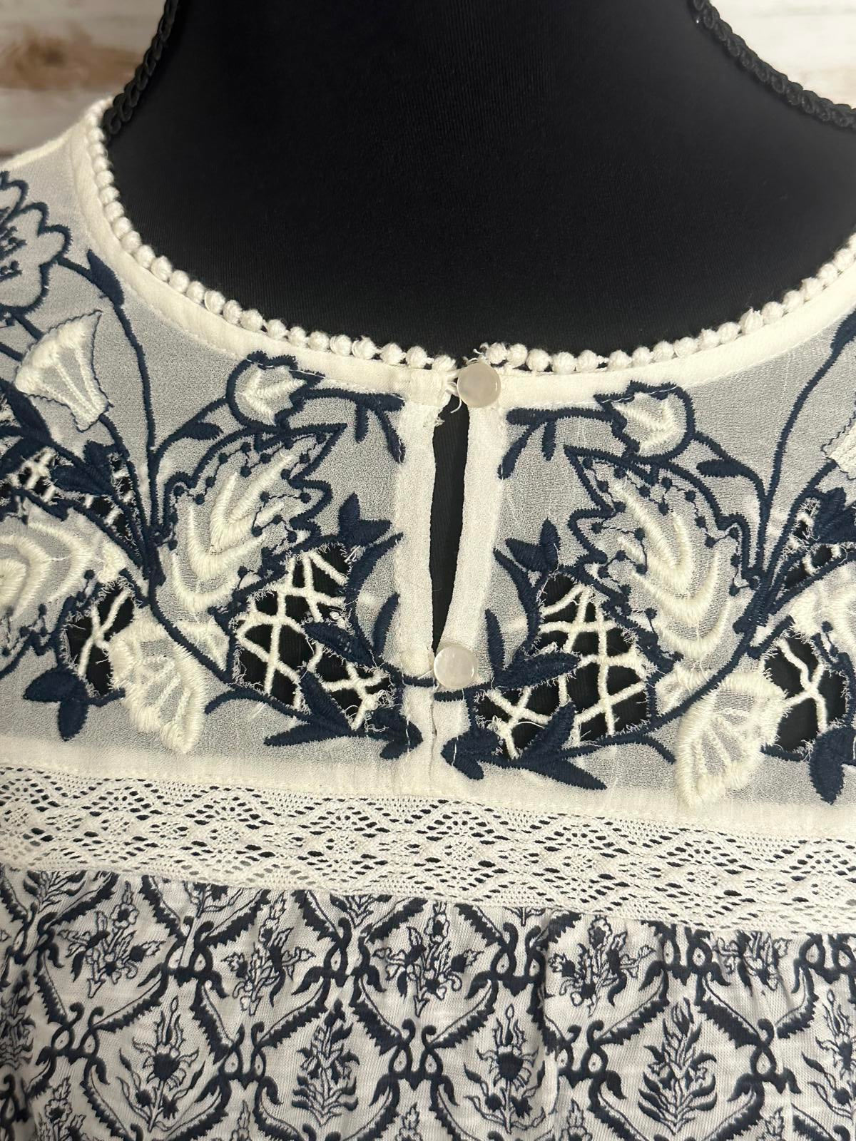 Sundance boho navy/white embroidered lace floral peasant blouse/top Size Small
