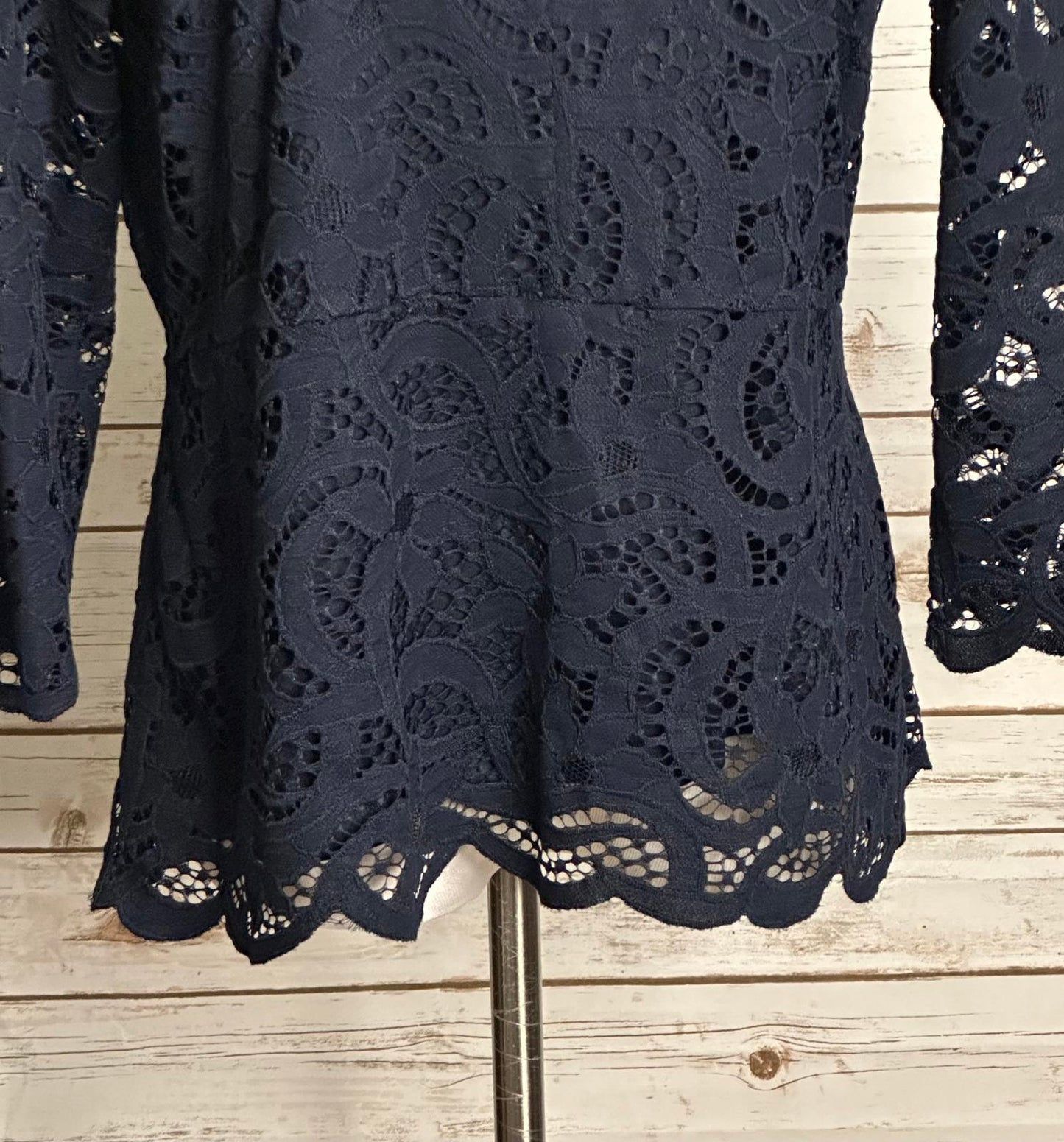 Nanette Lepore navy blue V-neck 3/4 length sleeve floral lace top/blouse Size L
