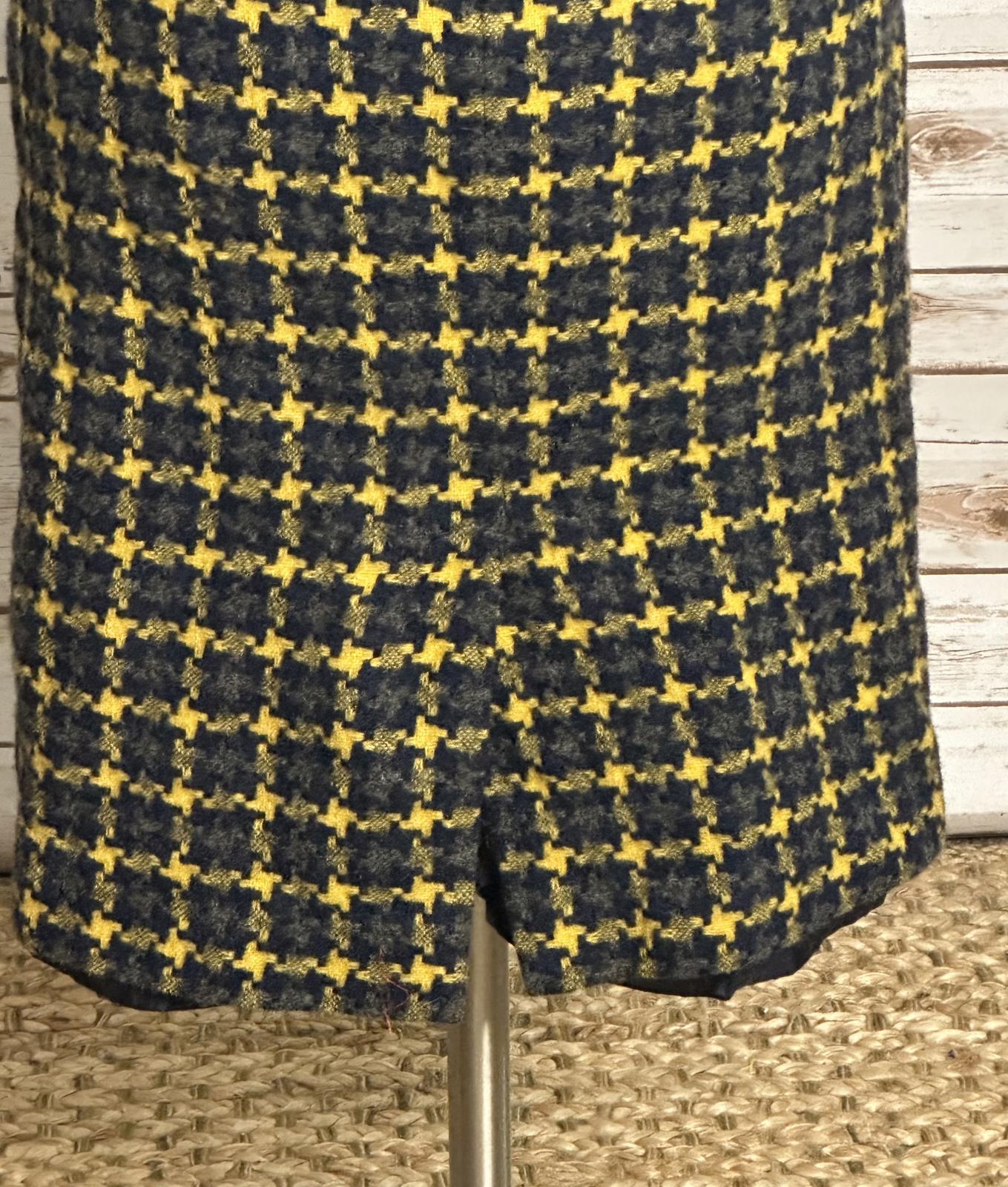 Pure Collection classic Moon British Cloth houndstooth wool pencil skirt Size 4
