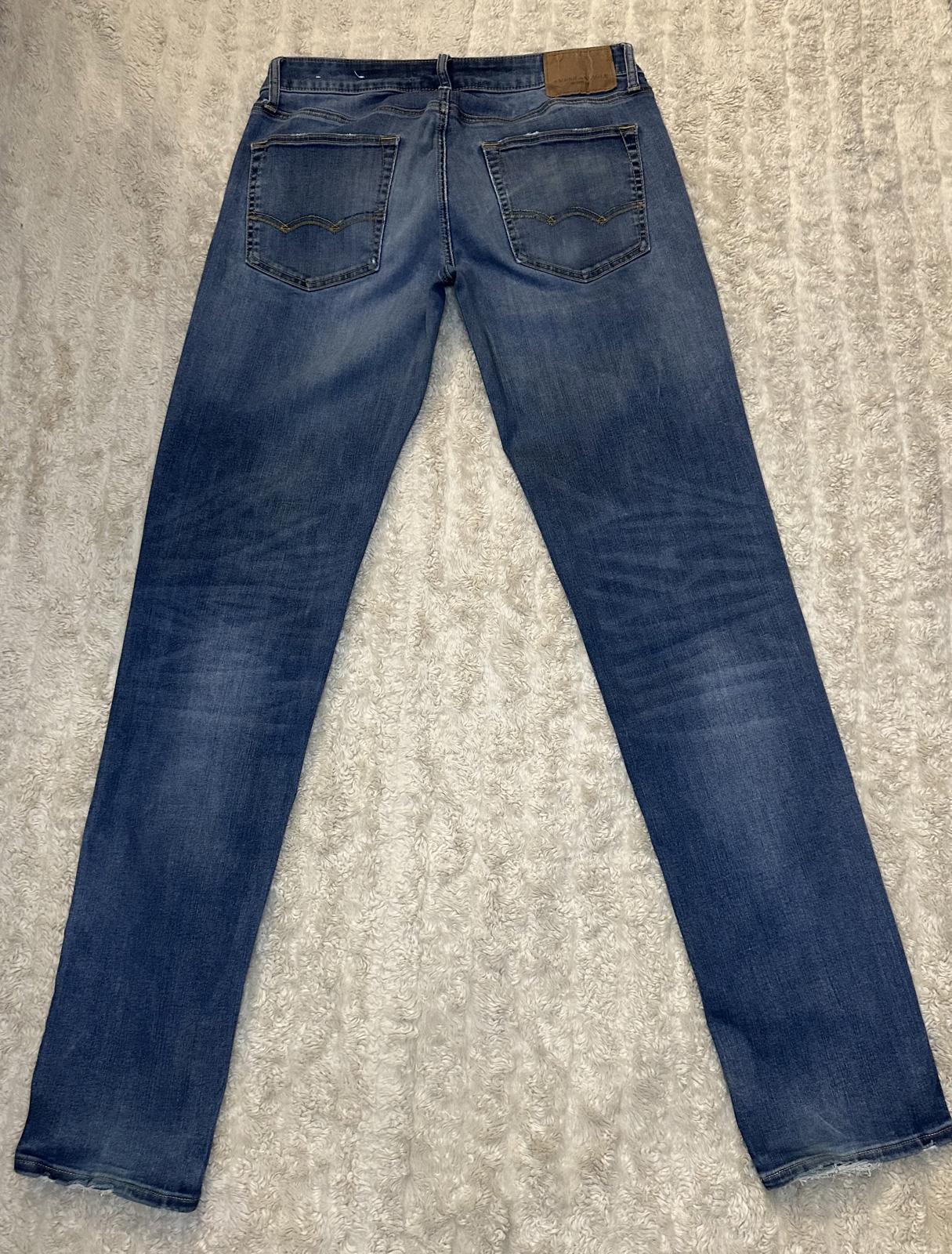 American Eagle Outfitters Extreme Flex distress medium wash jeans Size 32x36