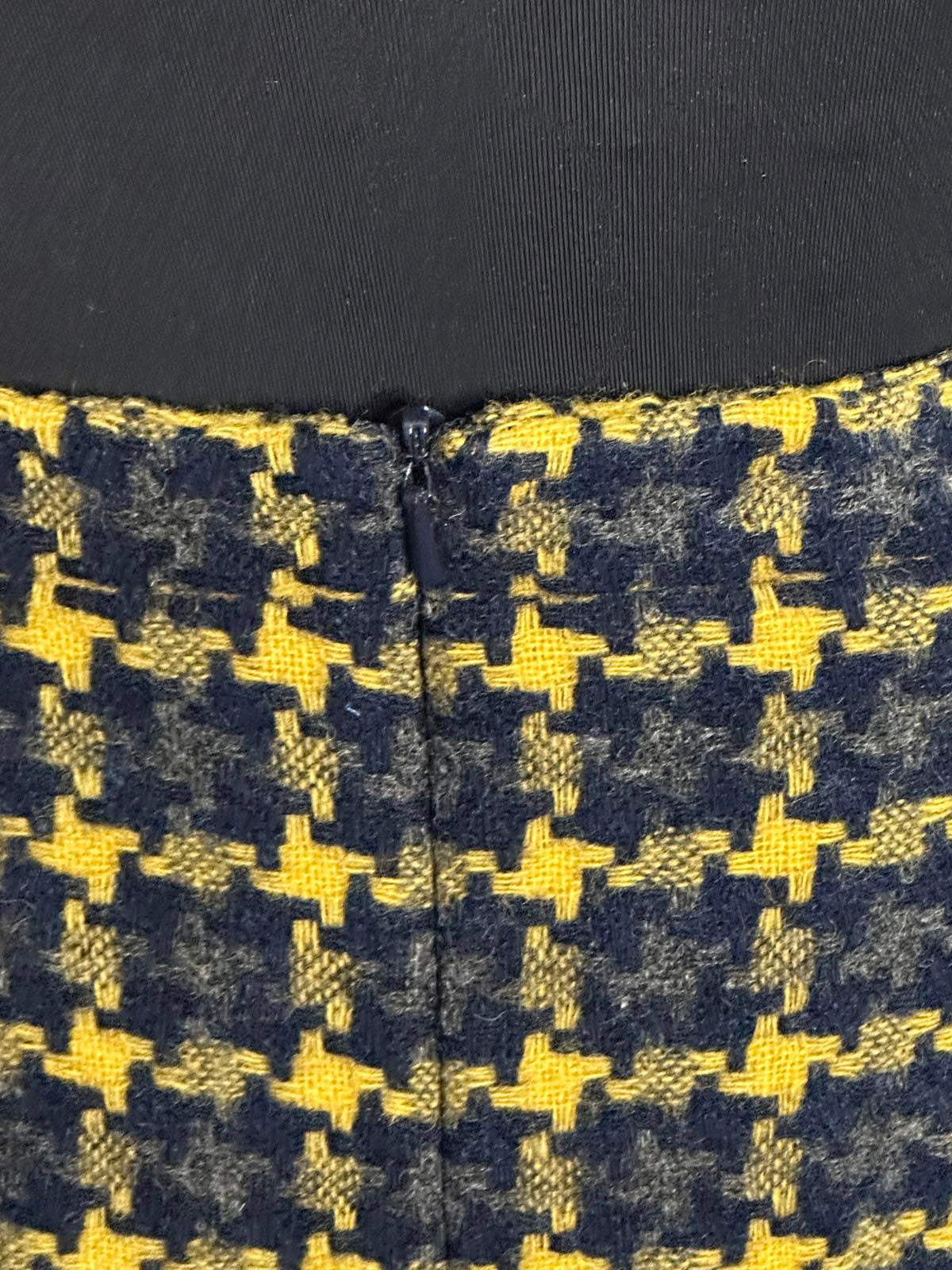 Pure Collection classic Moon British Cloth houndstooth wool pencil skirt Size 4
