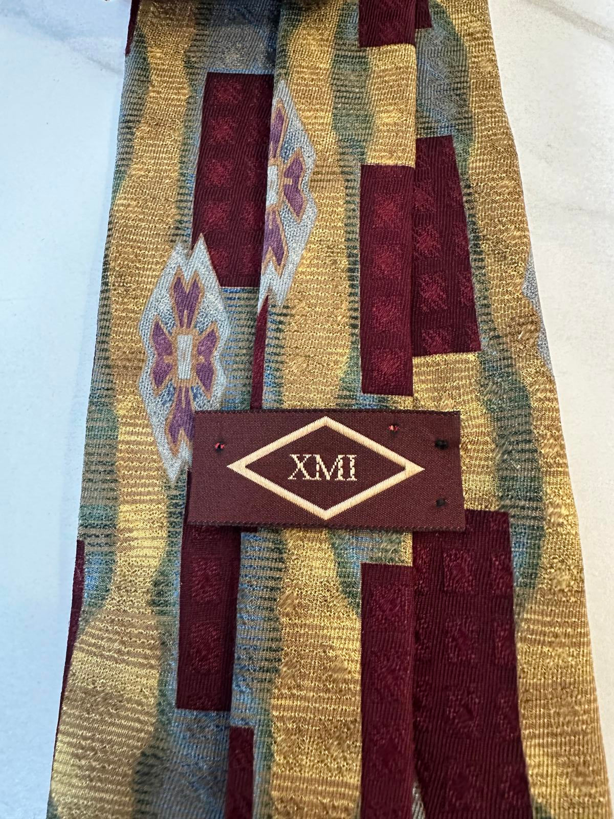 XMI classic corpcore burgundy/gold/silver geometric silk necktie