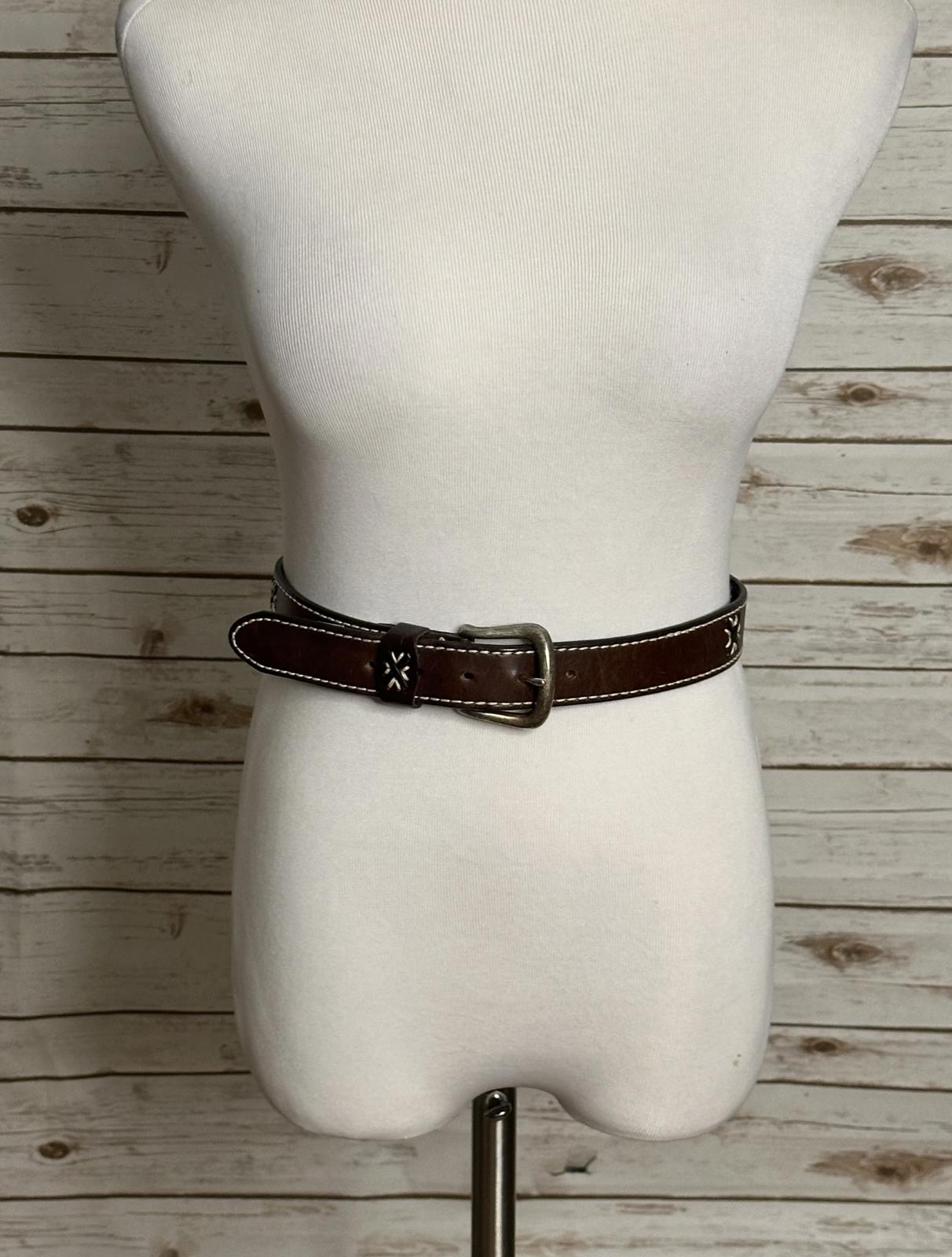 Classic brown and white contrasting stitching Italian leather belt Size Medium