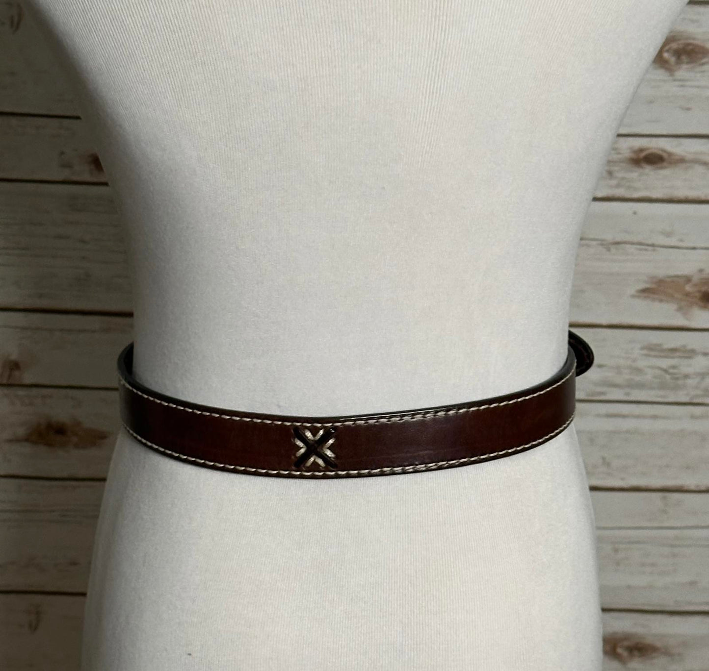 Classic brown and white contrasting stitching Italian leather belt Size Medium