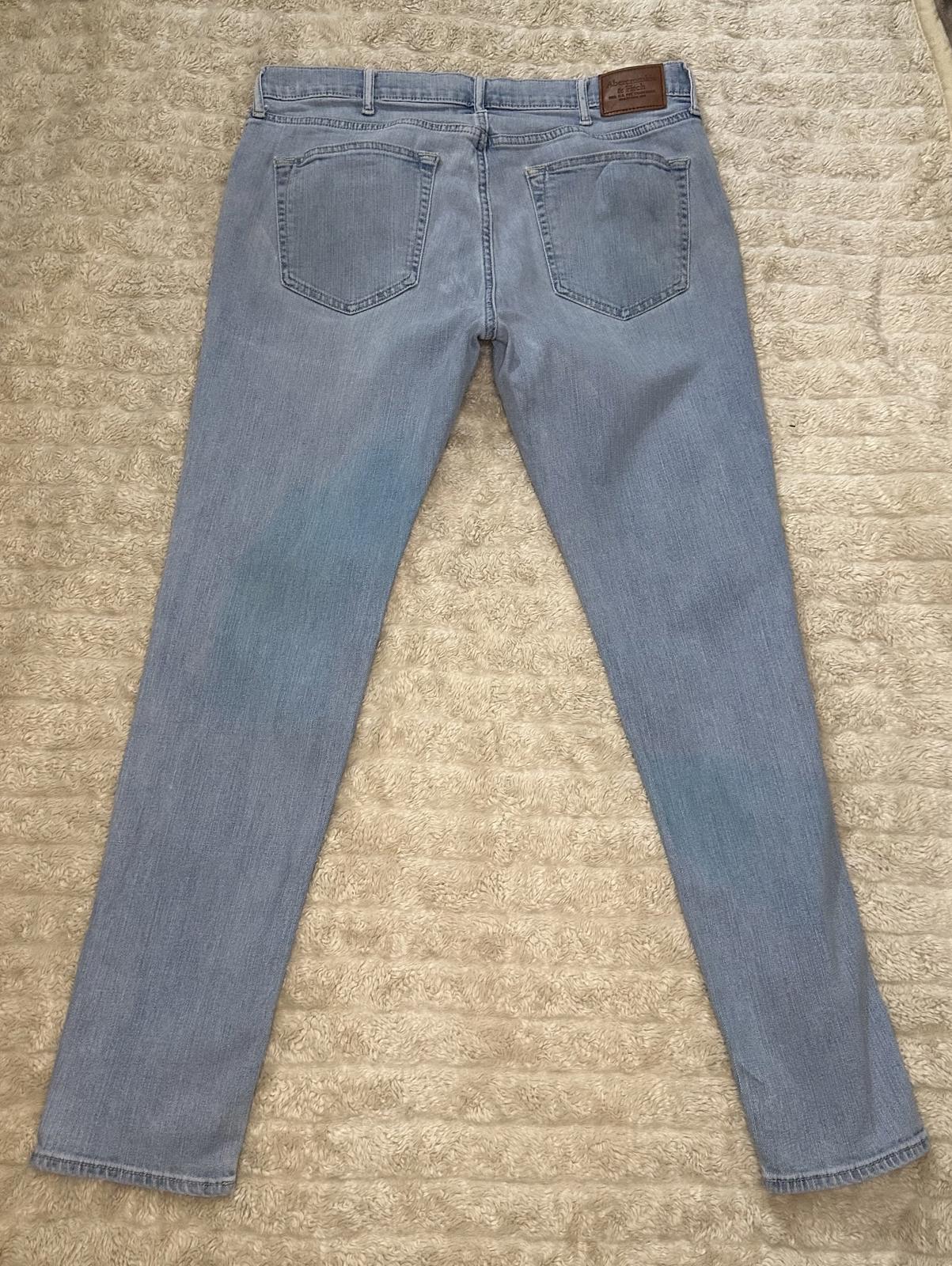 Abercrombie & Fitch light wash Felix Super Skinny jeans Size 36x32