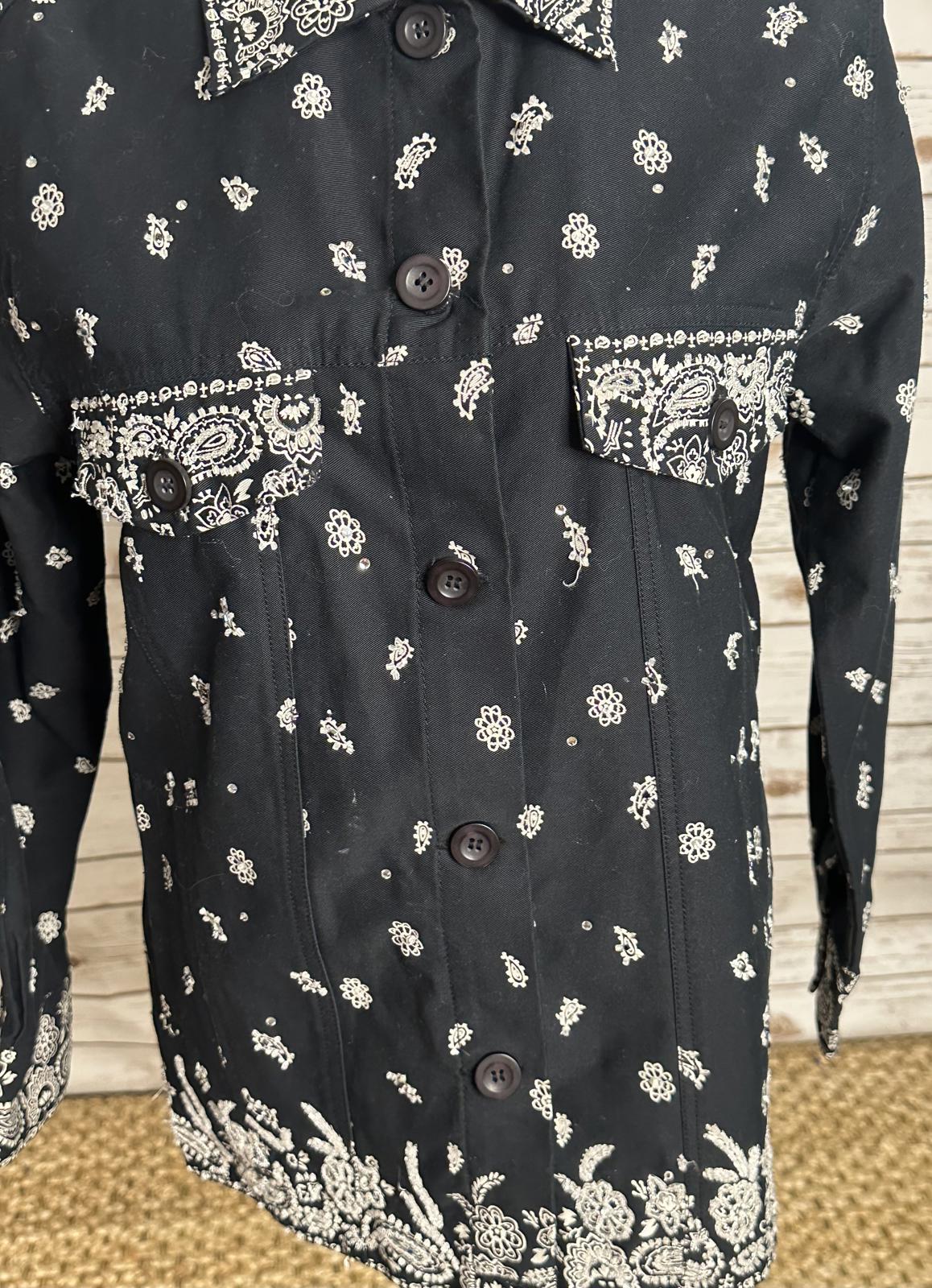 The Quacker Factory black/white cotton beaded bandana button-up shacket Size Small