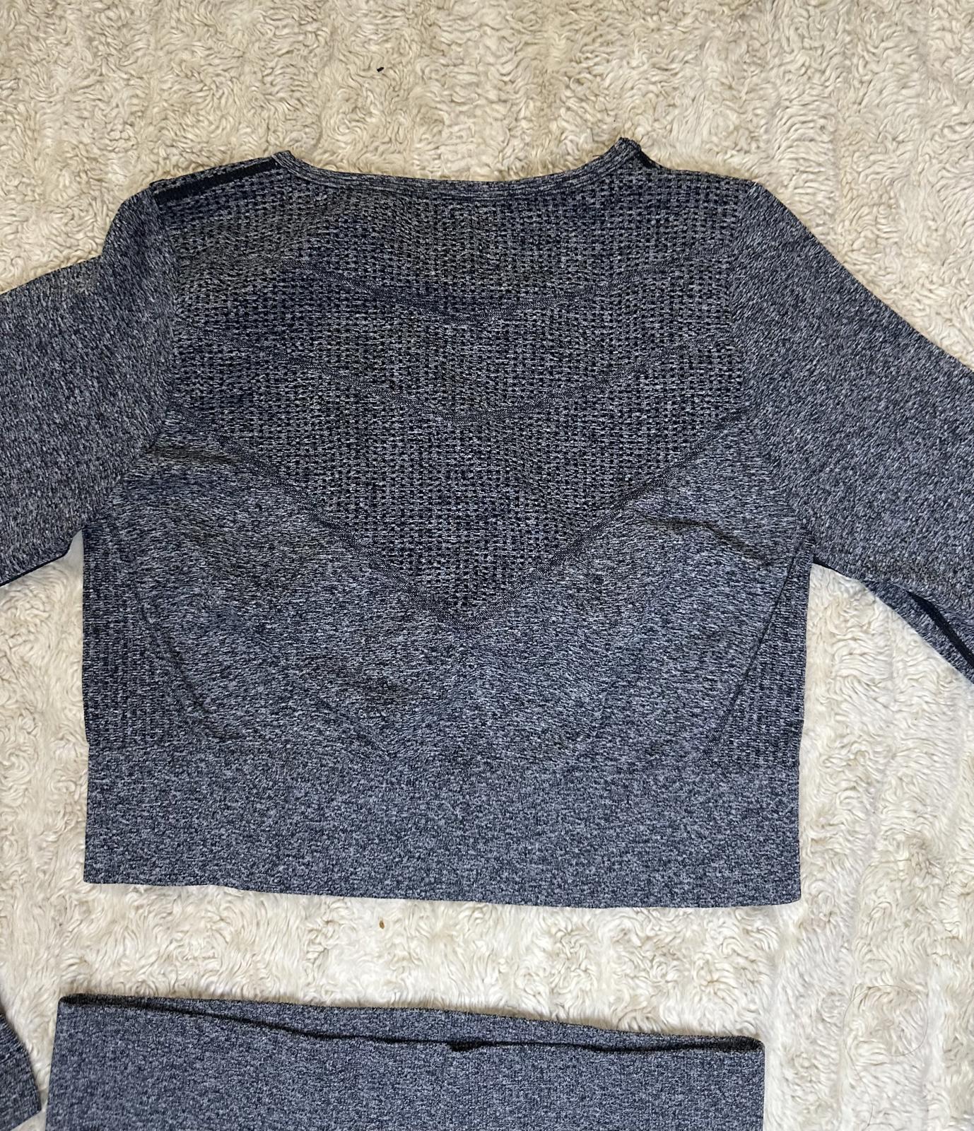 High stretch seamless long sleeve cropped top and leggings set Size Medium