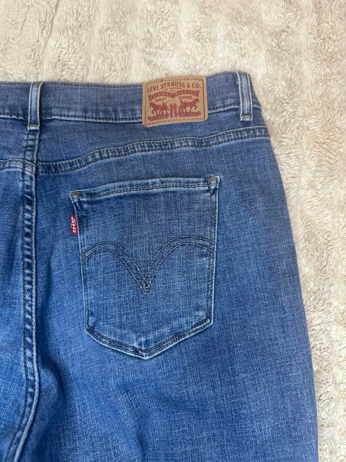 Levi's Classic Boot high-rise jeans Size 12