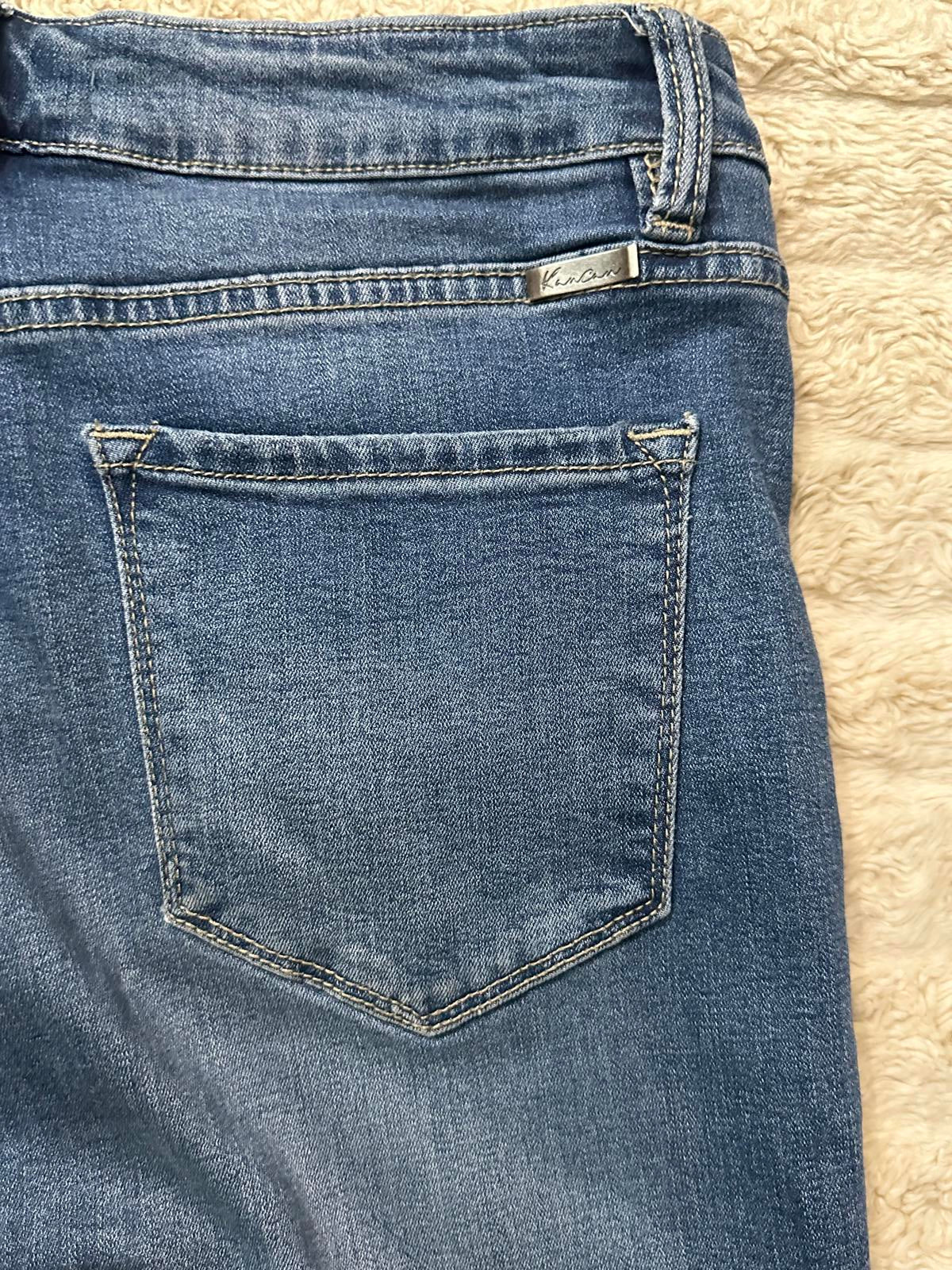 KanCan medium wash high-rise button fly cropped jeans Size 31