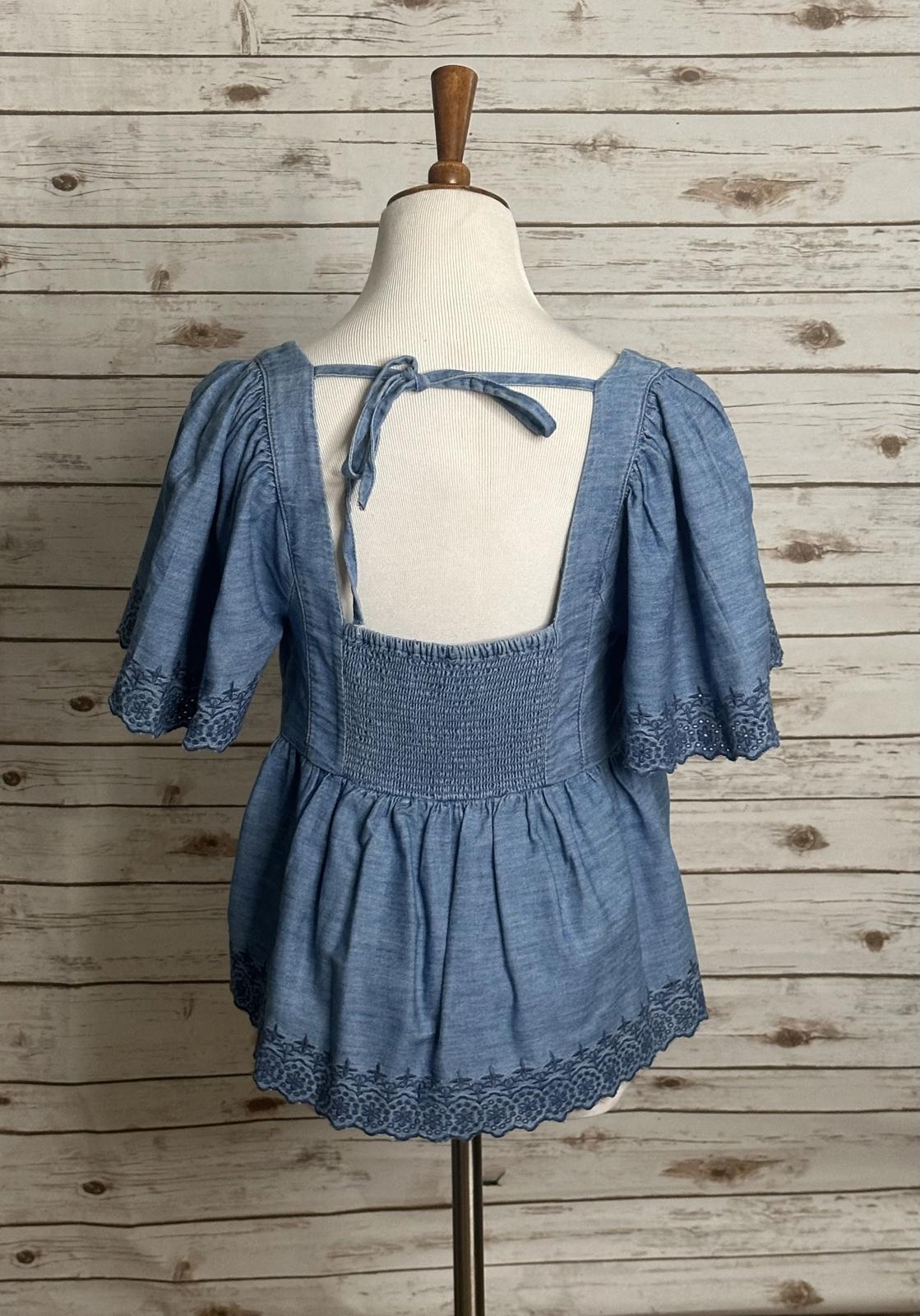 Old Navy cotton chambray embroidered puff short sleeve babydoll top Size Medium